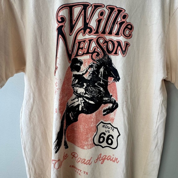 NWT Daydreamer Willie Nelson T Shirt - Picture 3 of 4